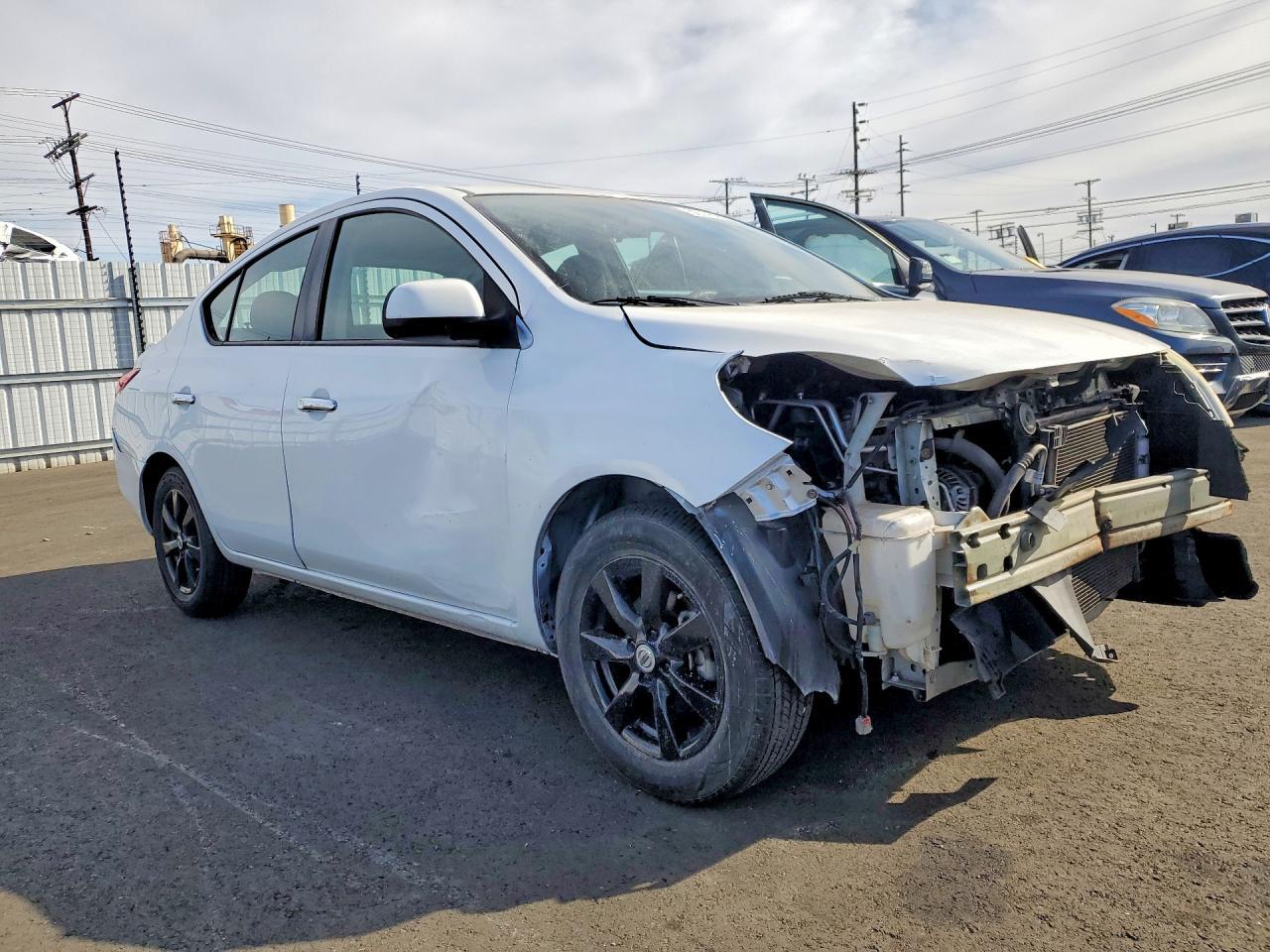 2014 Nissan Versa 1.6 S - Фото 4