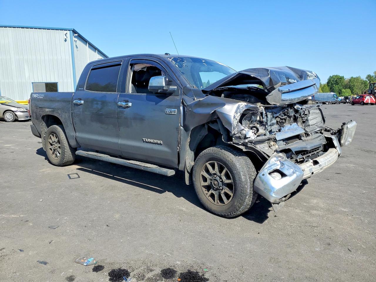 2017 Toyota Tundra Crewmax Limited - Фото 4