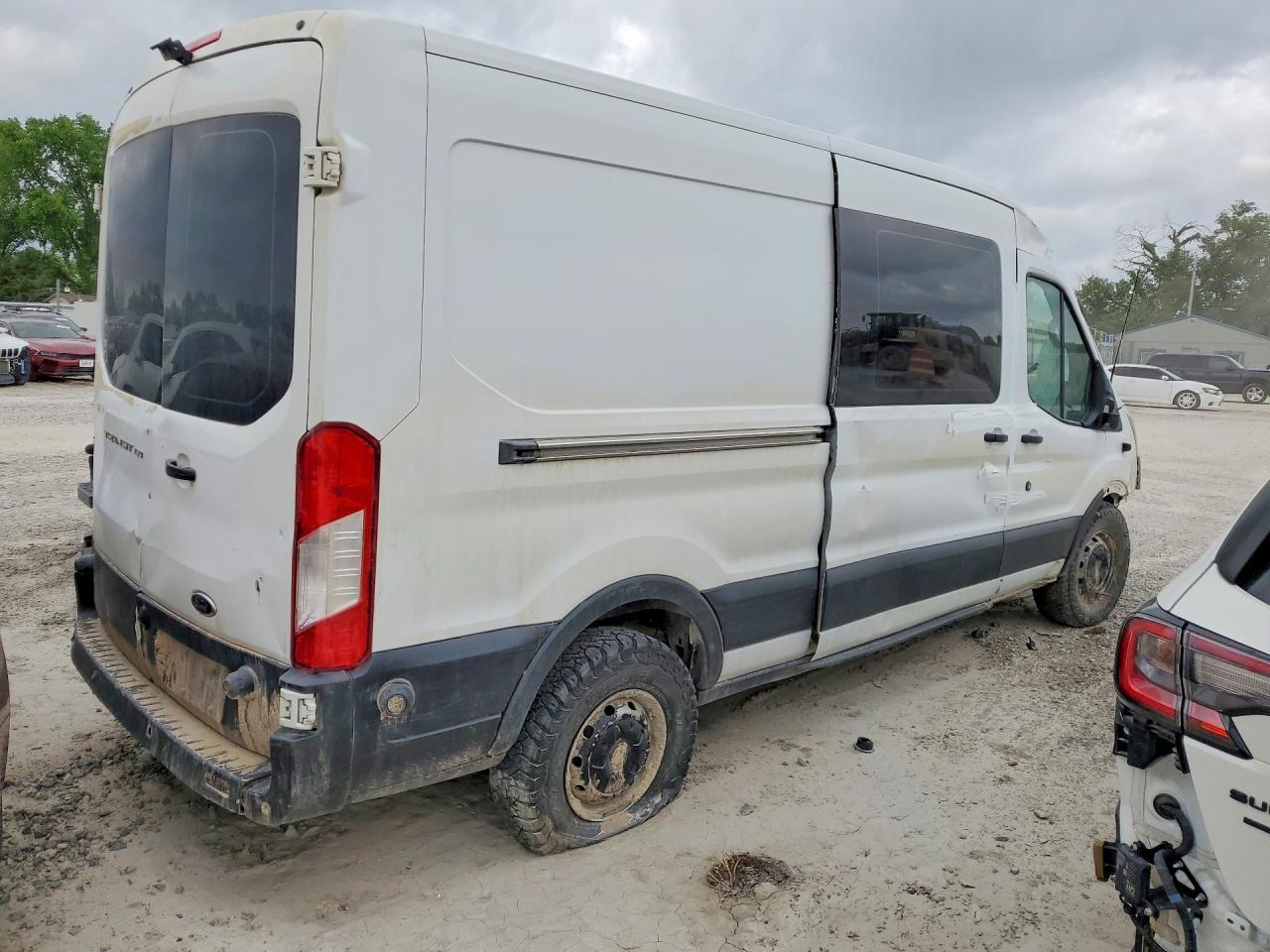 2015 Ford Transit 150 Delivery Van - Фото 3