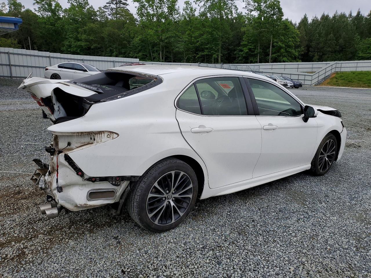 2018 Toyota Camry Se - Image 3