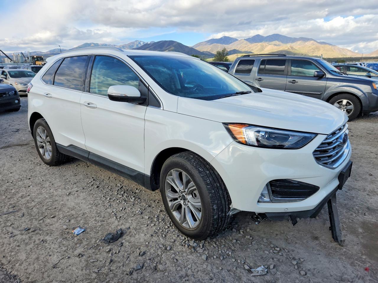 2024 Ford Edge Titanium - Image 4