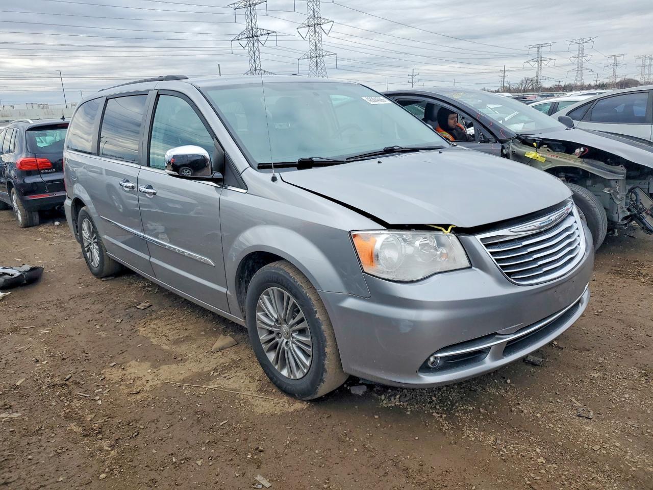 2016 Chrysler Town & Country Touring L - Фото 4