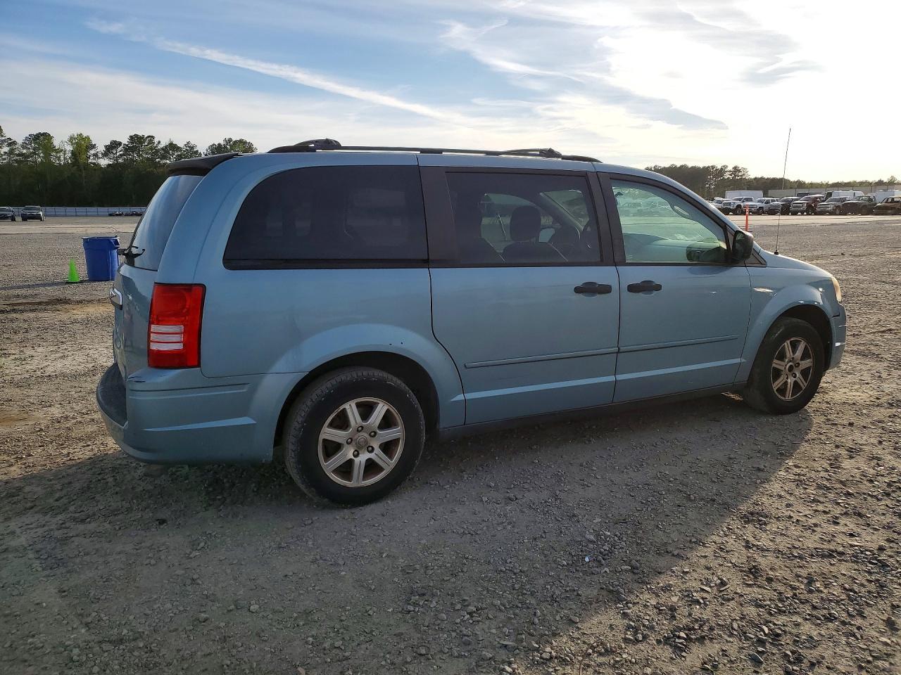 2008 Chrysler Town & Country Lx - Image 3