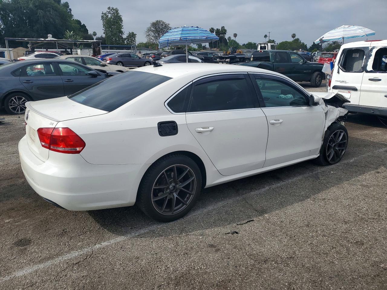 2013 Volkswagen Passat Se - Image 3