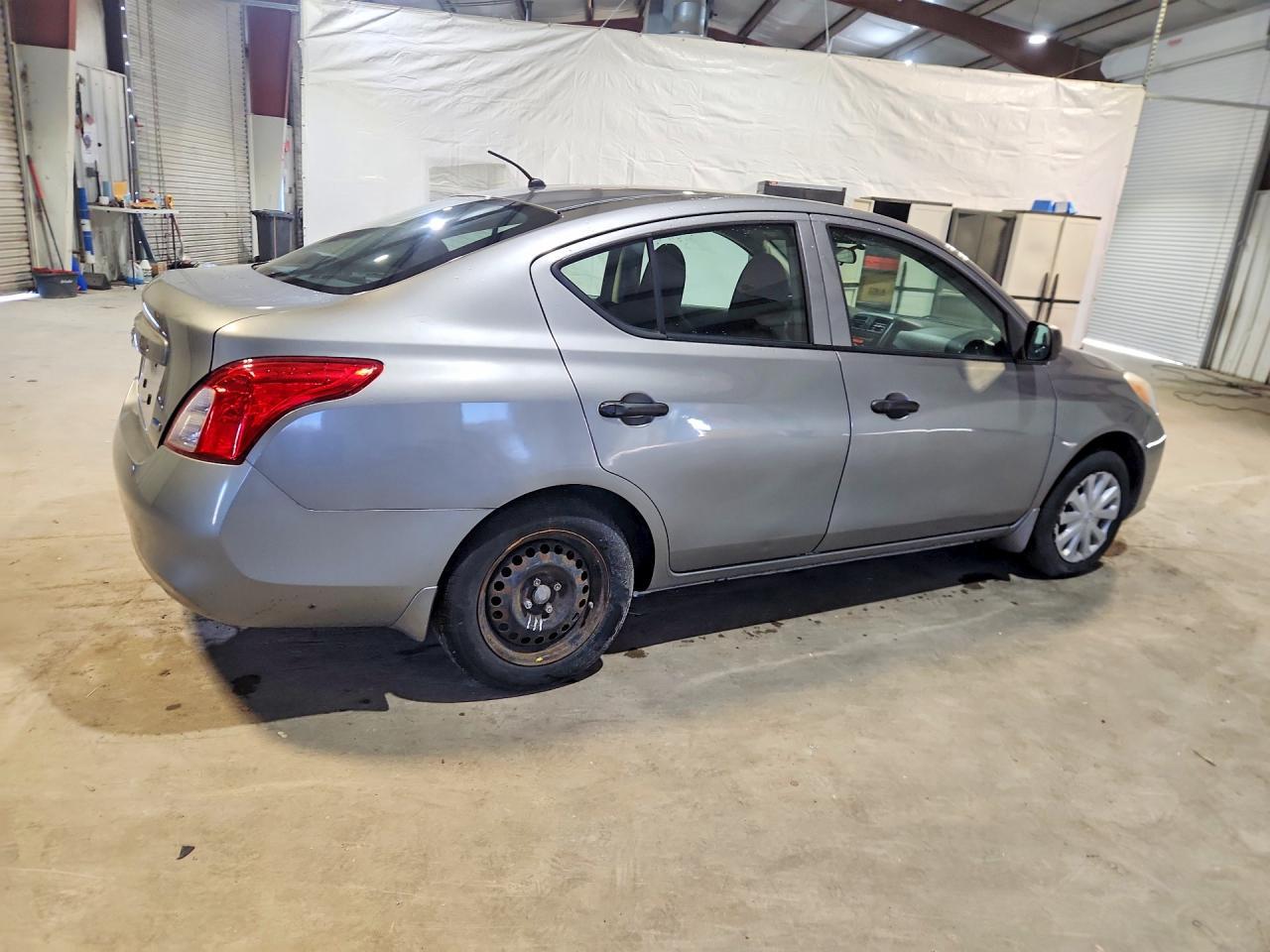 2013 Nissan Versa 1.6 S - Image 3