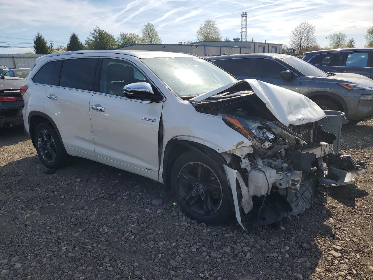 2019 Toyota Highlander Hybrid Limited - Image 4