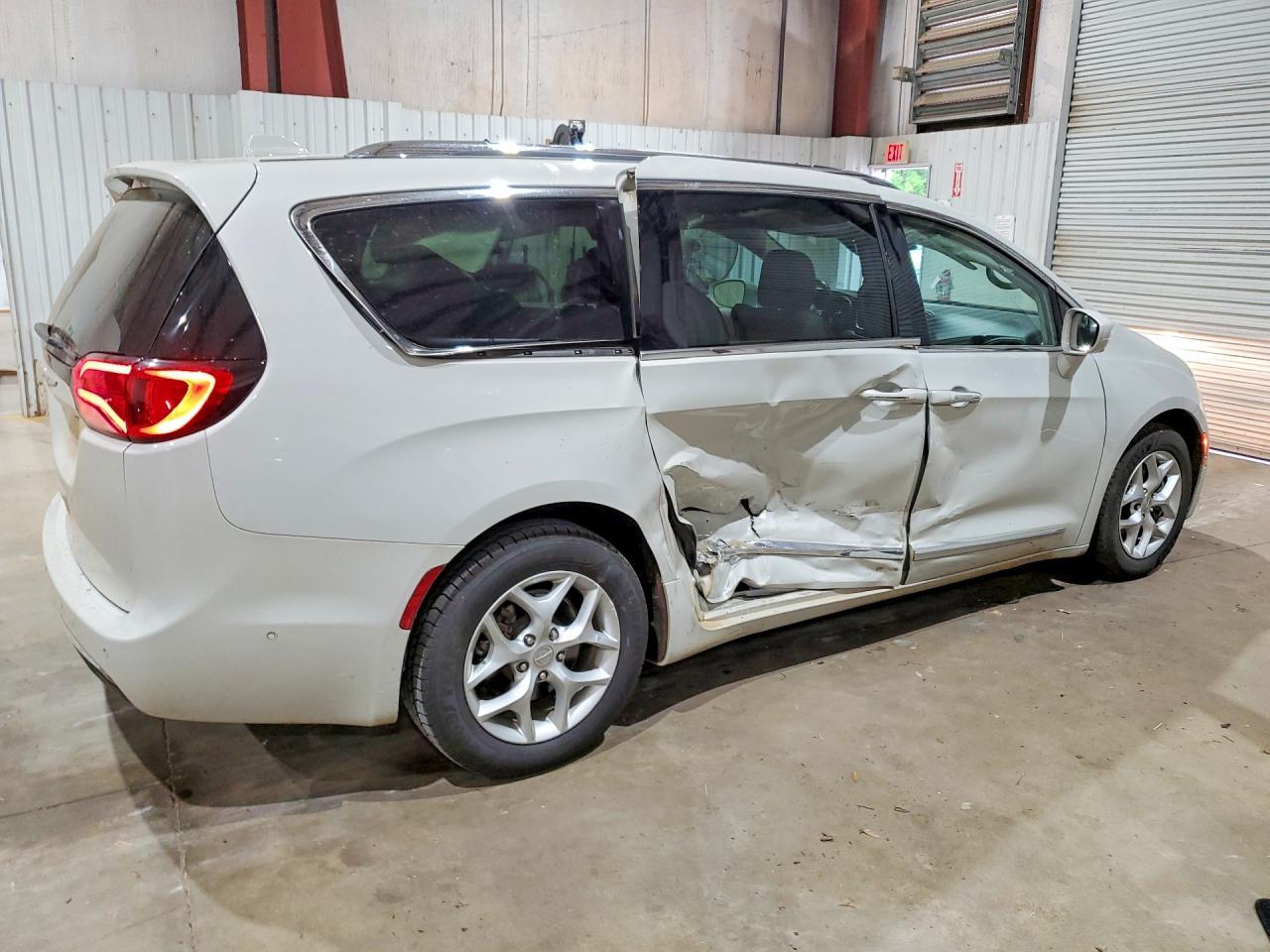 2019 Chrysler Pacifica Touring L - Фото 3