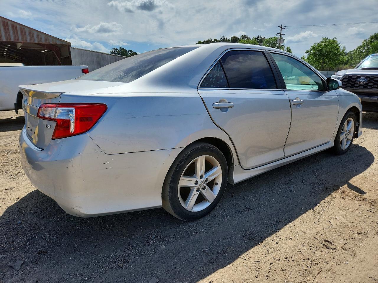 2014 Toyota Camry Se - Фото 3