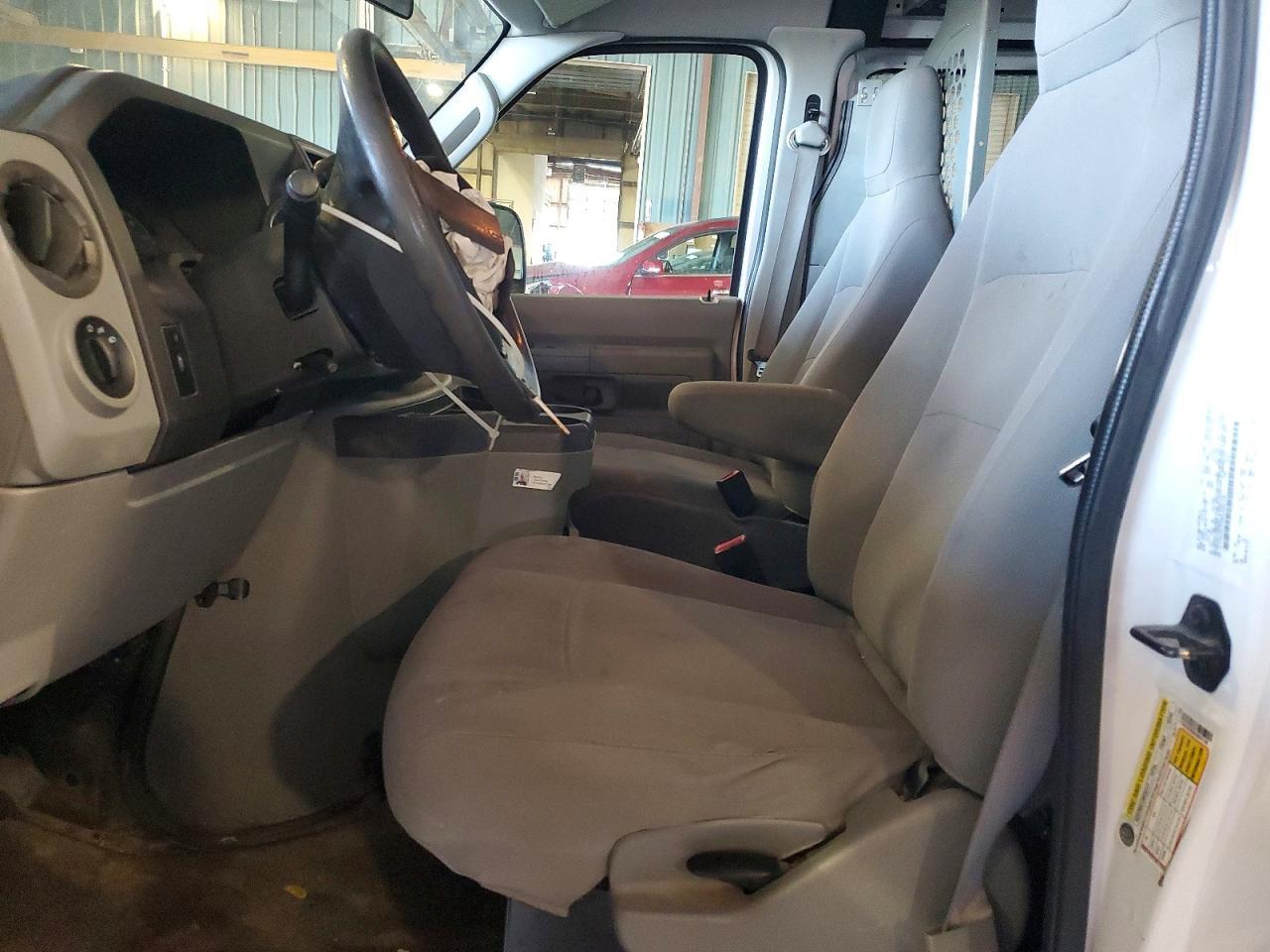 2011 Ford Econoline E250 Van - Фото 7