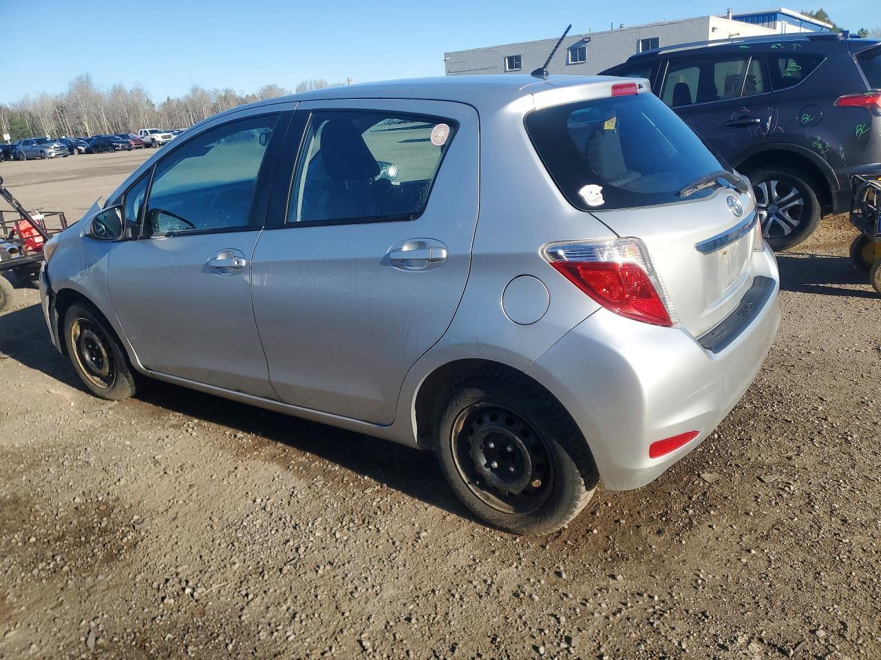 2014 Toyota Yaris 5-Door L - Фото 2