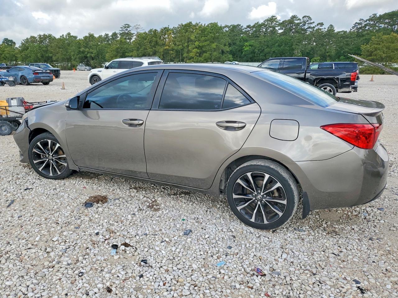 2019 Toyota Corolla Se - Фото 2