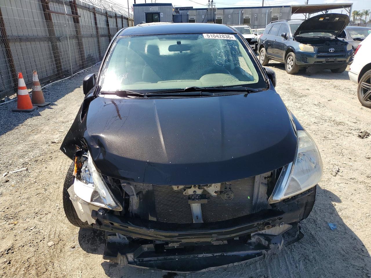 2011 Nissan Versa 1.8 S - Image 5