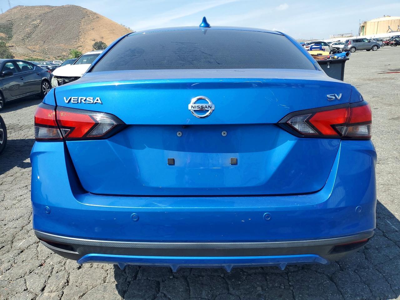 2021 Nissan Versa Sv - Image 6