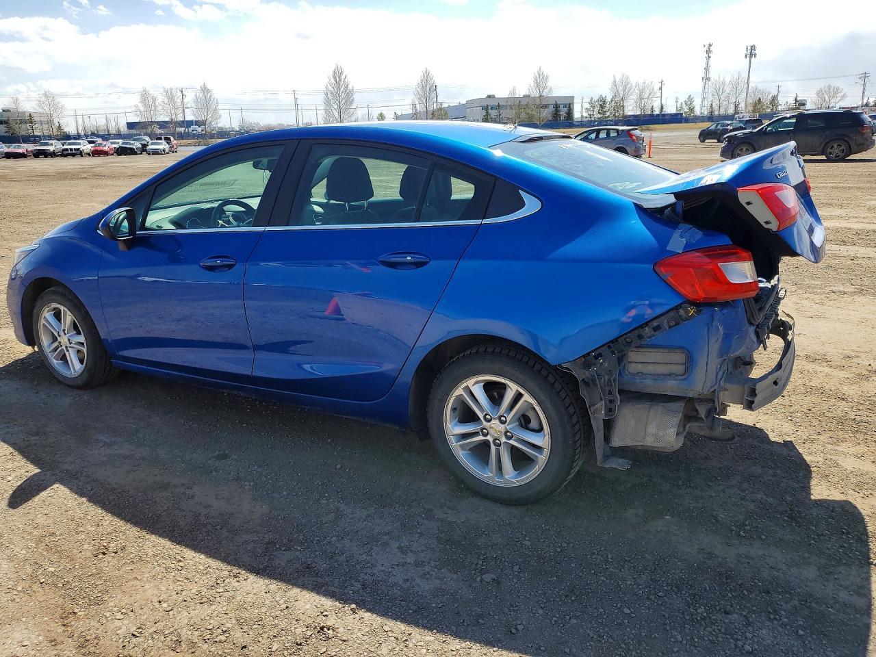 2018 Chevrolet Cruze Lt - Image 2