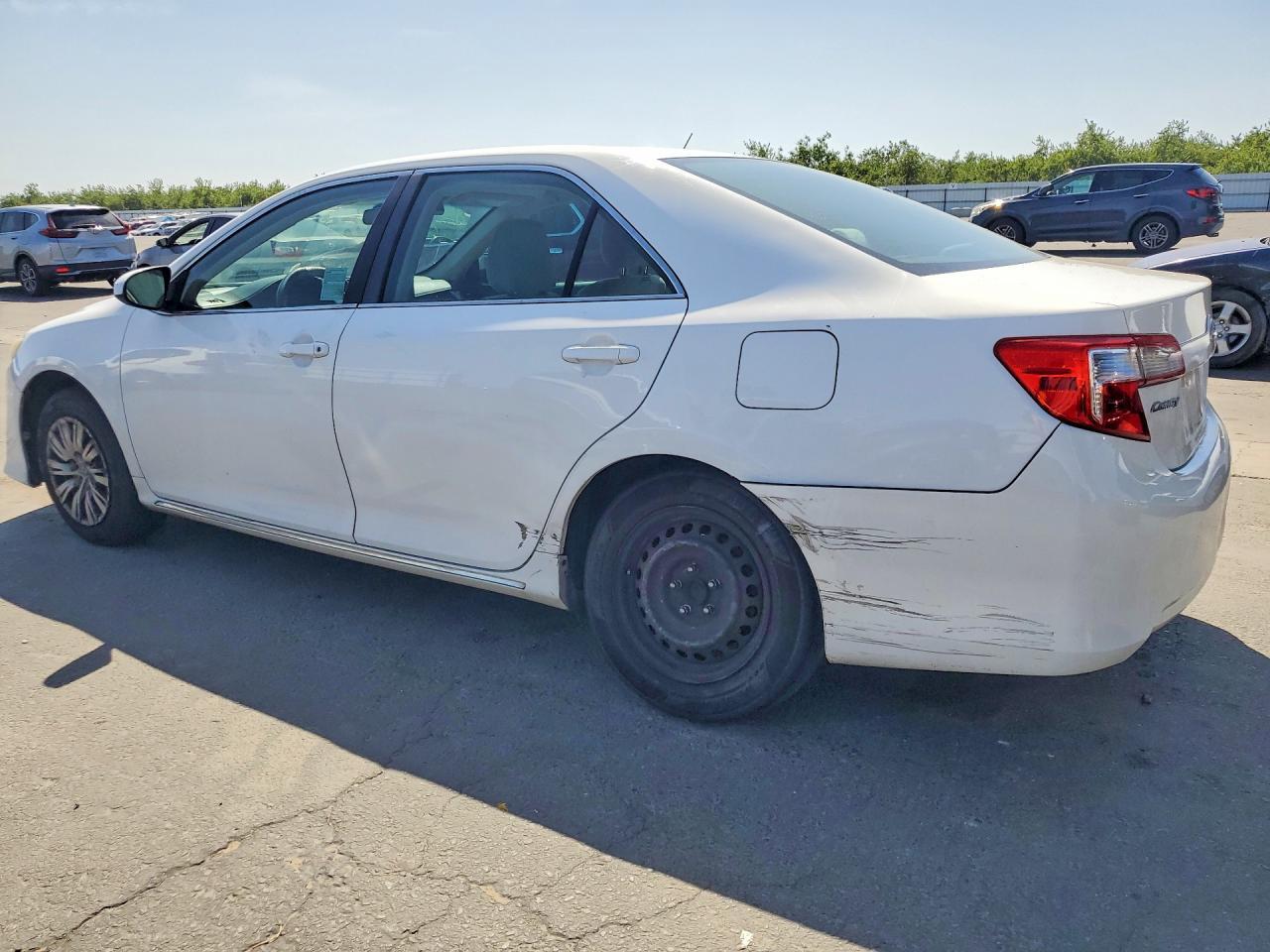 2012 Toyota Camry Le - Фото 2