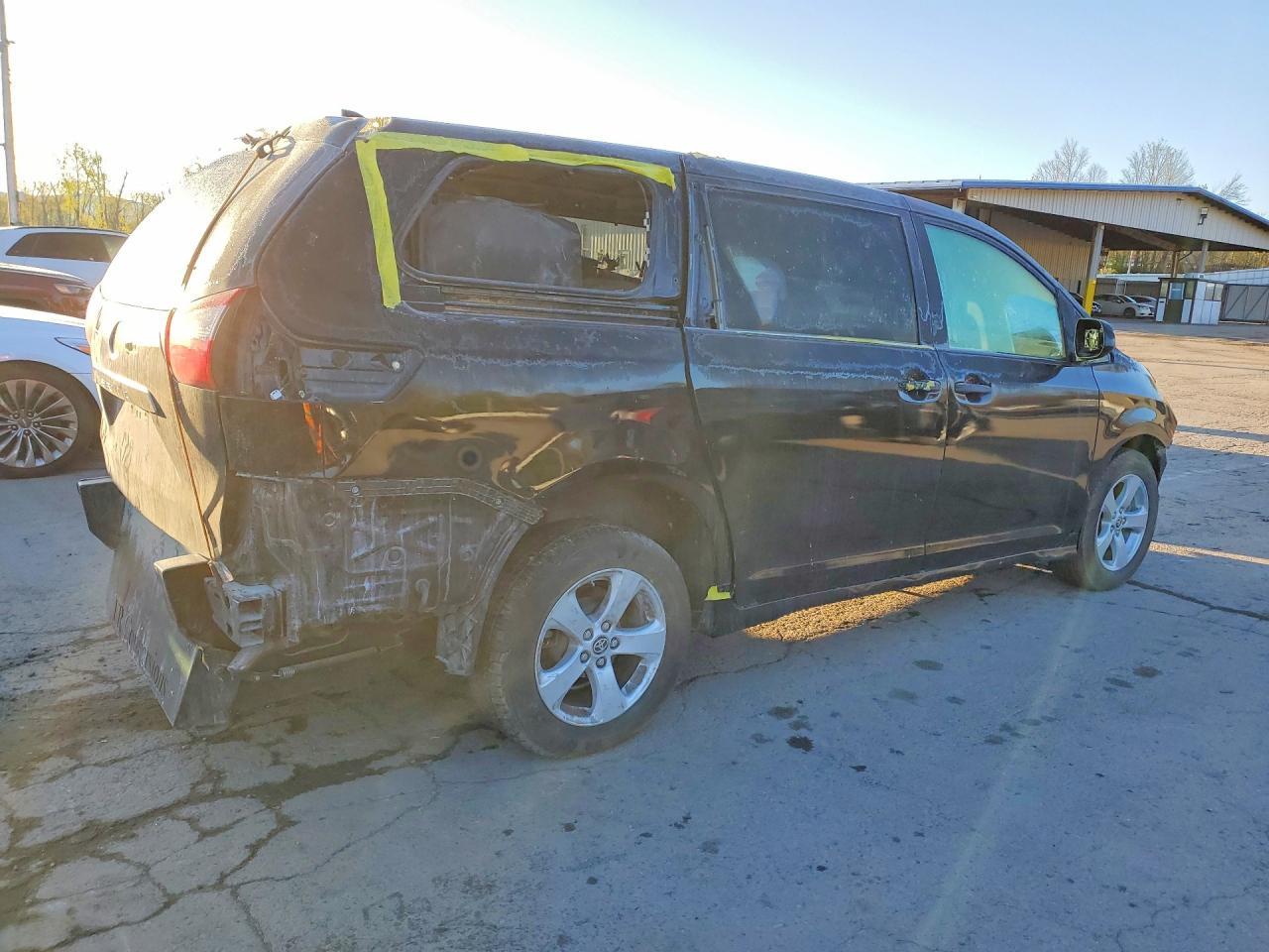 2020 Toyota Sienna L - Фото 3