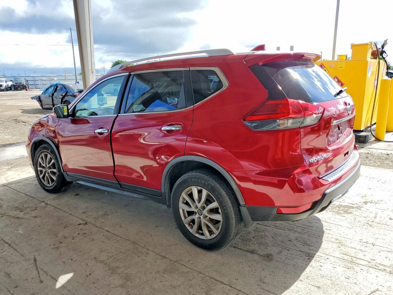 2017 Nissan Rogue Sv - Image 2