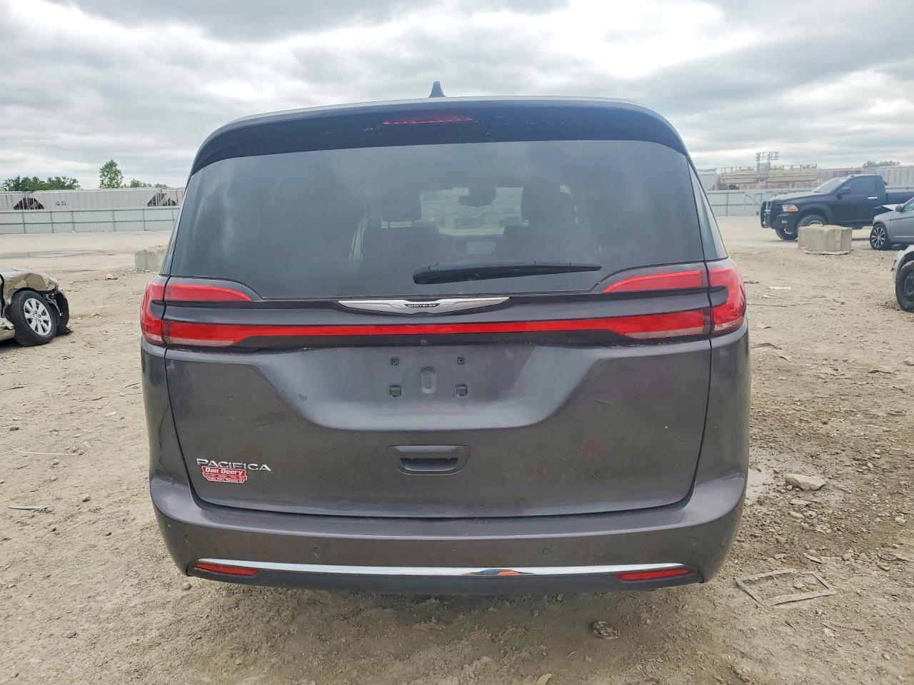 2023 Chrysler Pacifica Touring L - Image 6