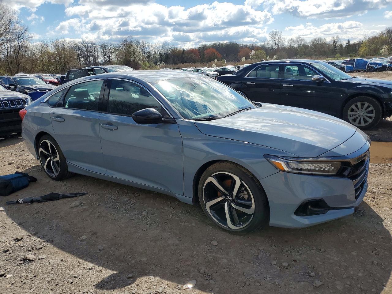2022 Honda Accord Hybrid Sport - Image 4