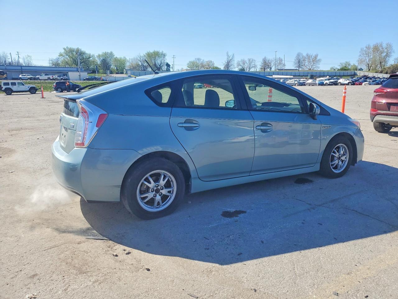 2013 Toyota Prius Two - Фото 3