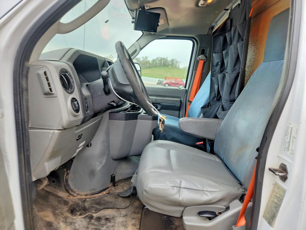 2018 Ford Econoline E450 Super Duty Cutaway Van - Image 7