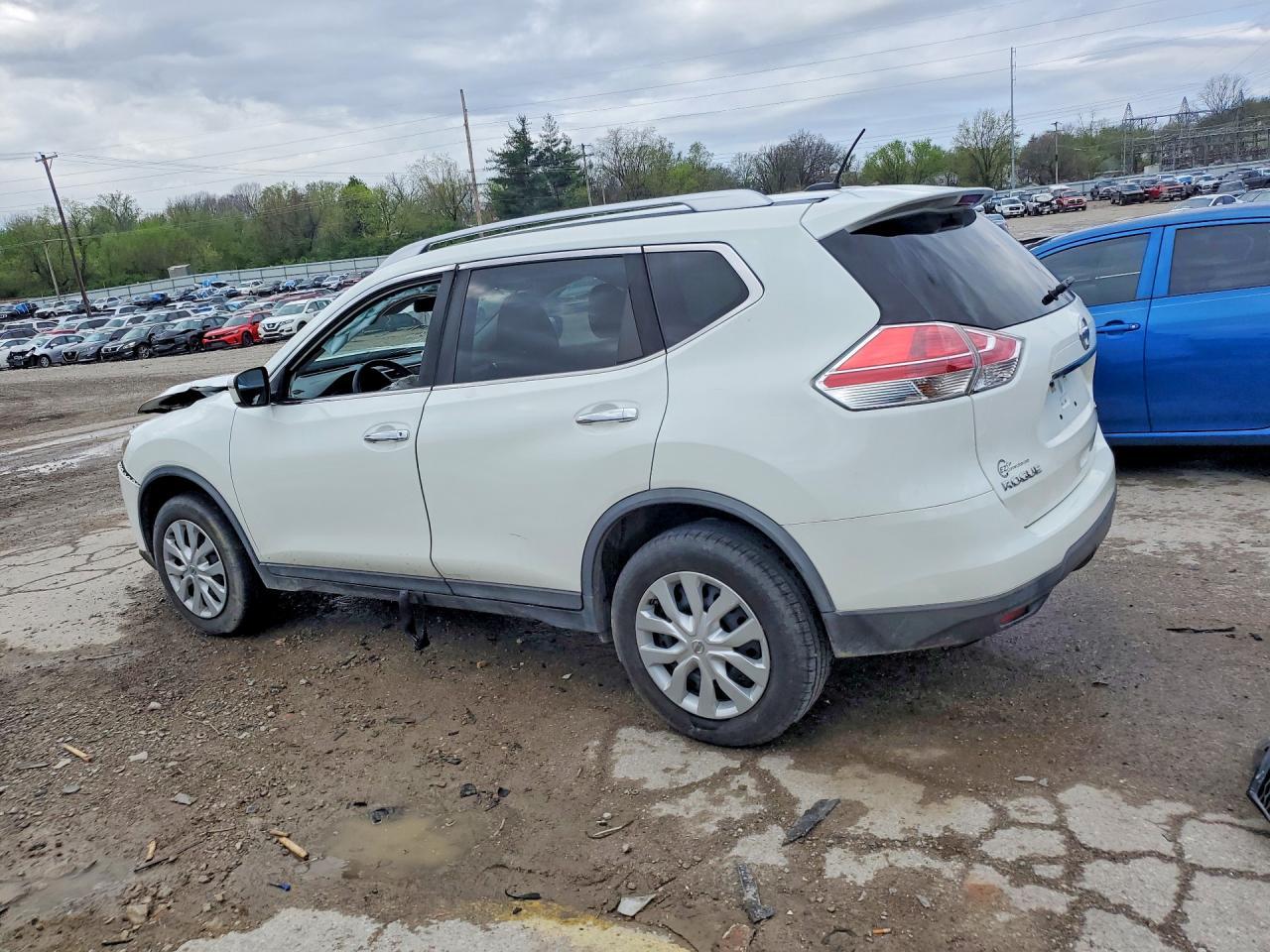 2016 Nissan Rogue S - Фото 2