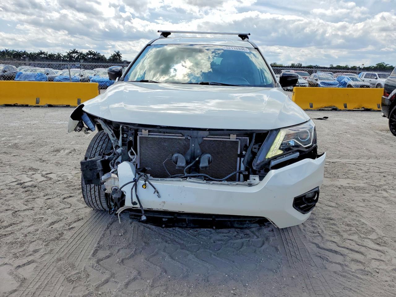2018 Nissan Pathfinder Sl - Image 5