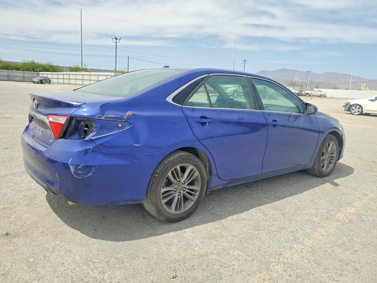 2016 Toyota Camry Le - Фото 3
