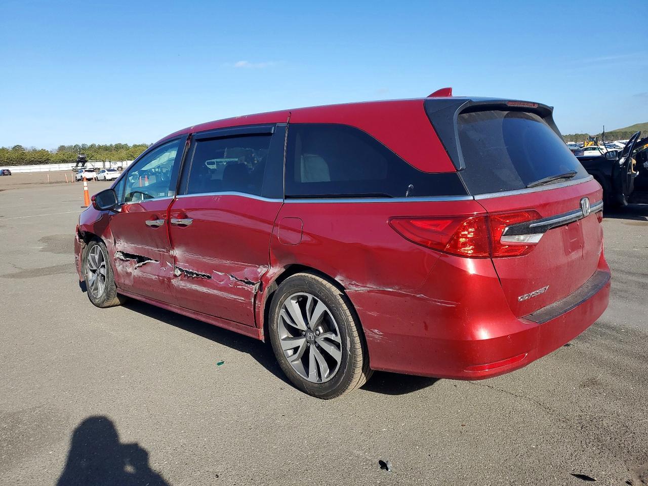 2022 Honda Odyssey Touring - Фото 2