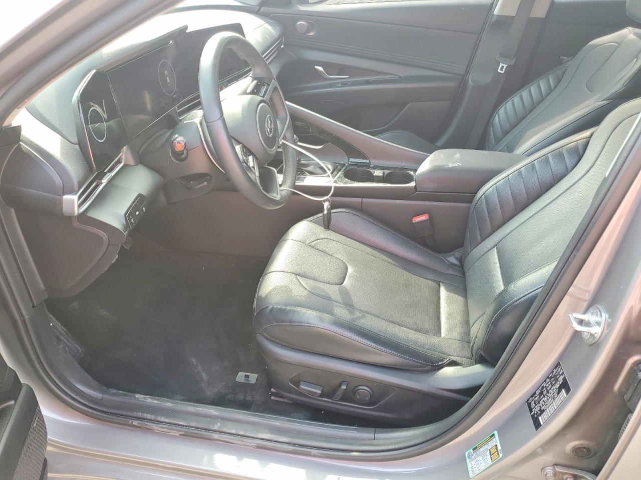 2023 Hyundai Elantra Limited - Image 7
