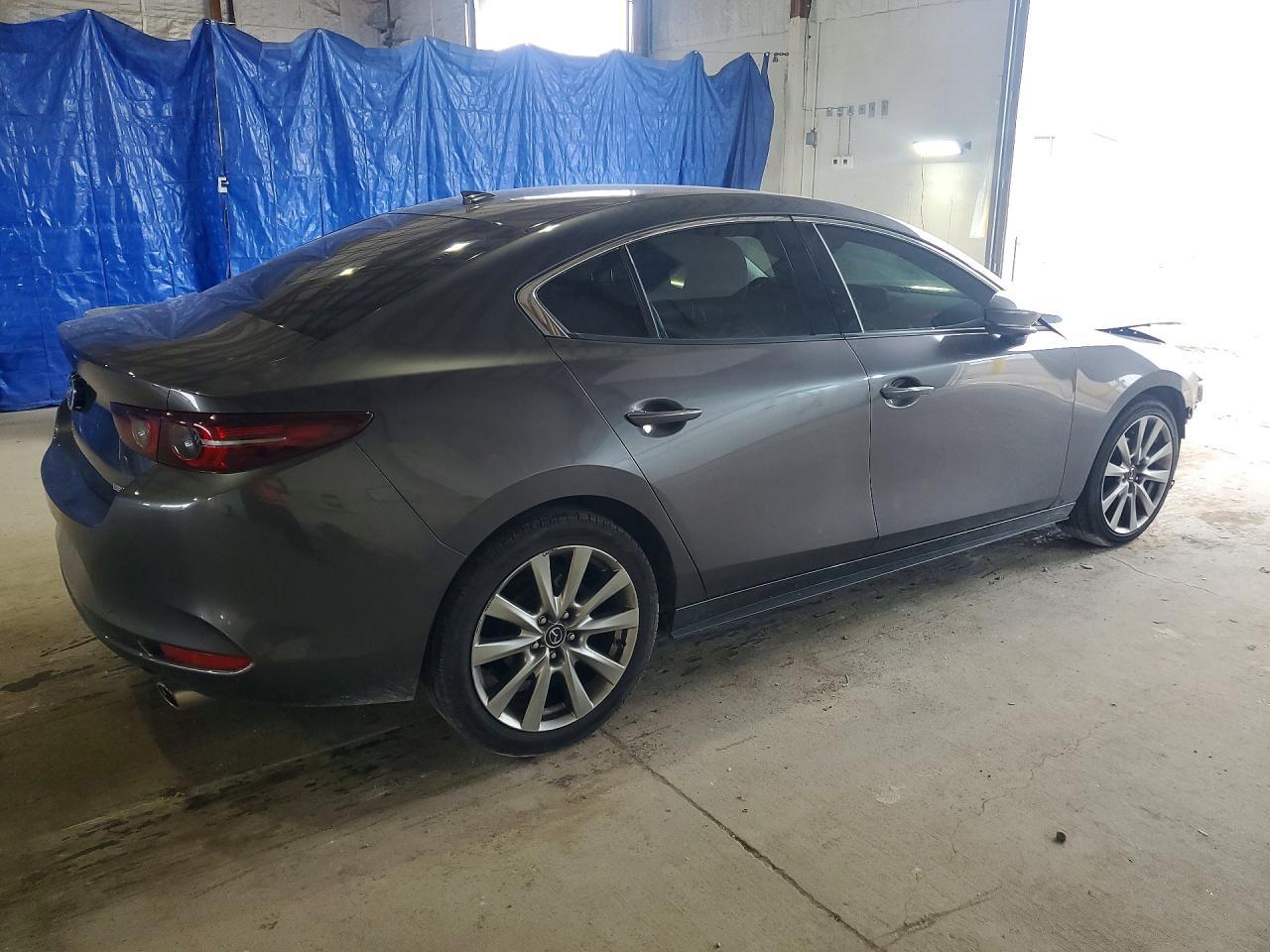 2021 Mazda 3 Premium - Фото 3