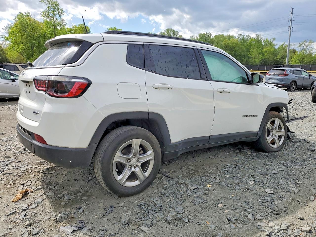 2023 Jeep Compass Latitude - Image 3