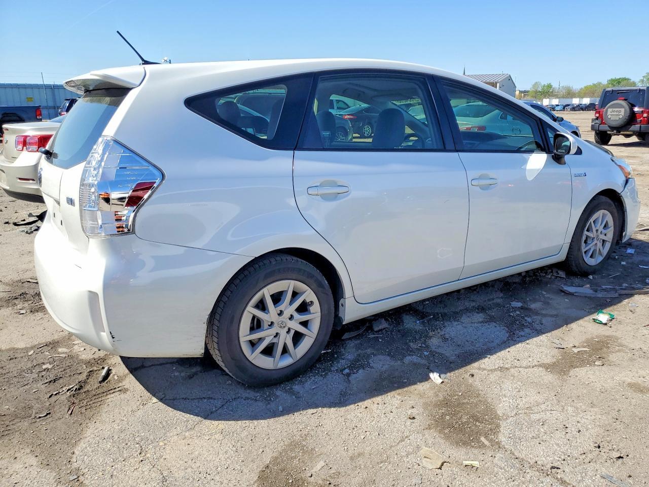 2014 Toyota Prius V Three - Фото 3