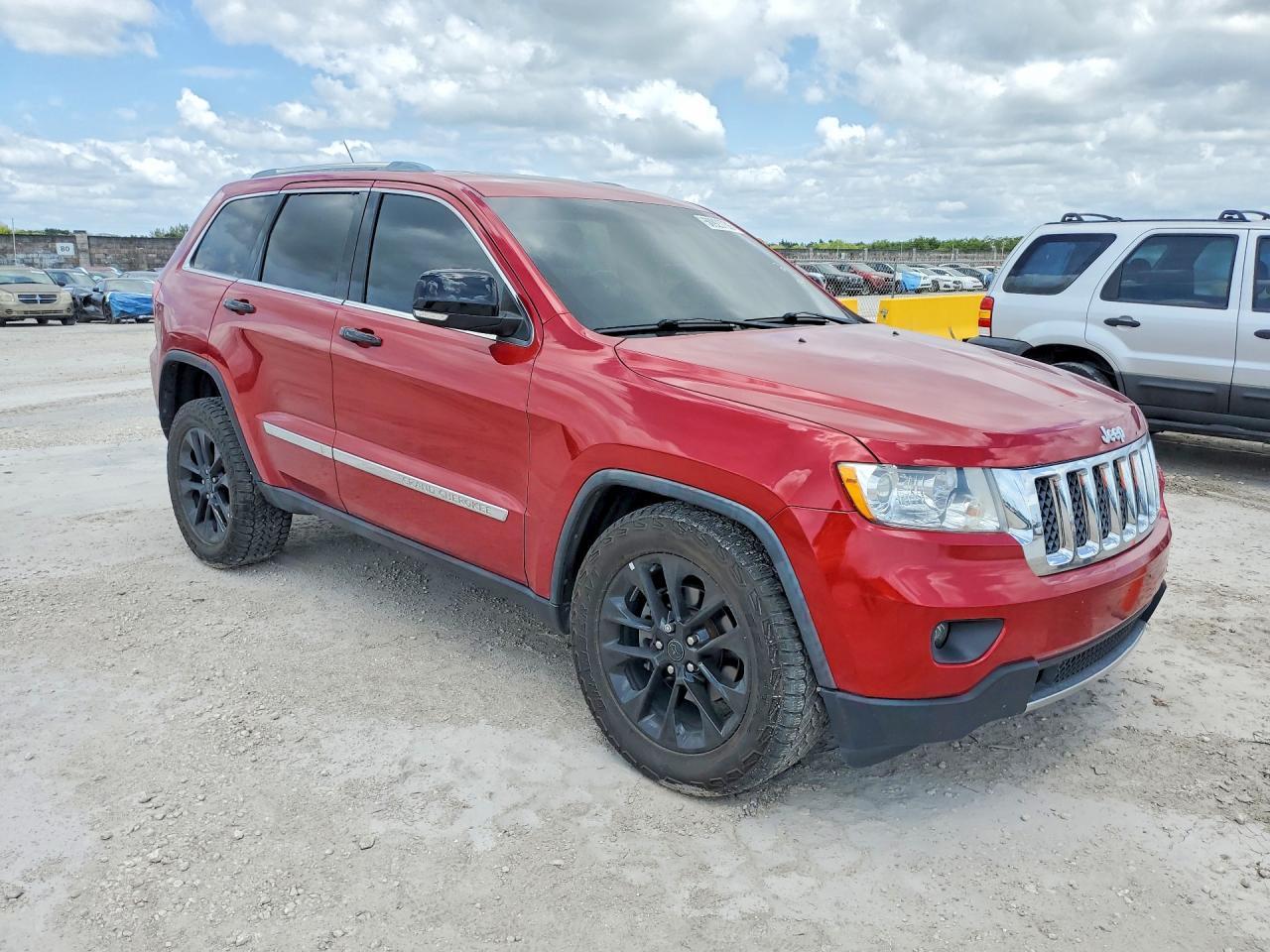 2011 Jeep Grand Cherokee Overland - Image 4