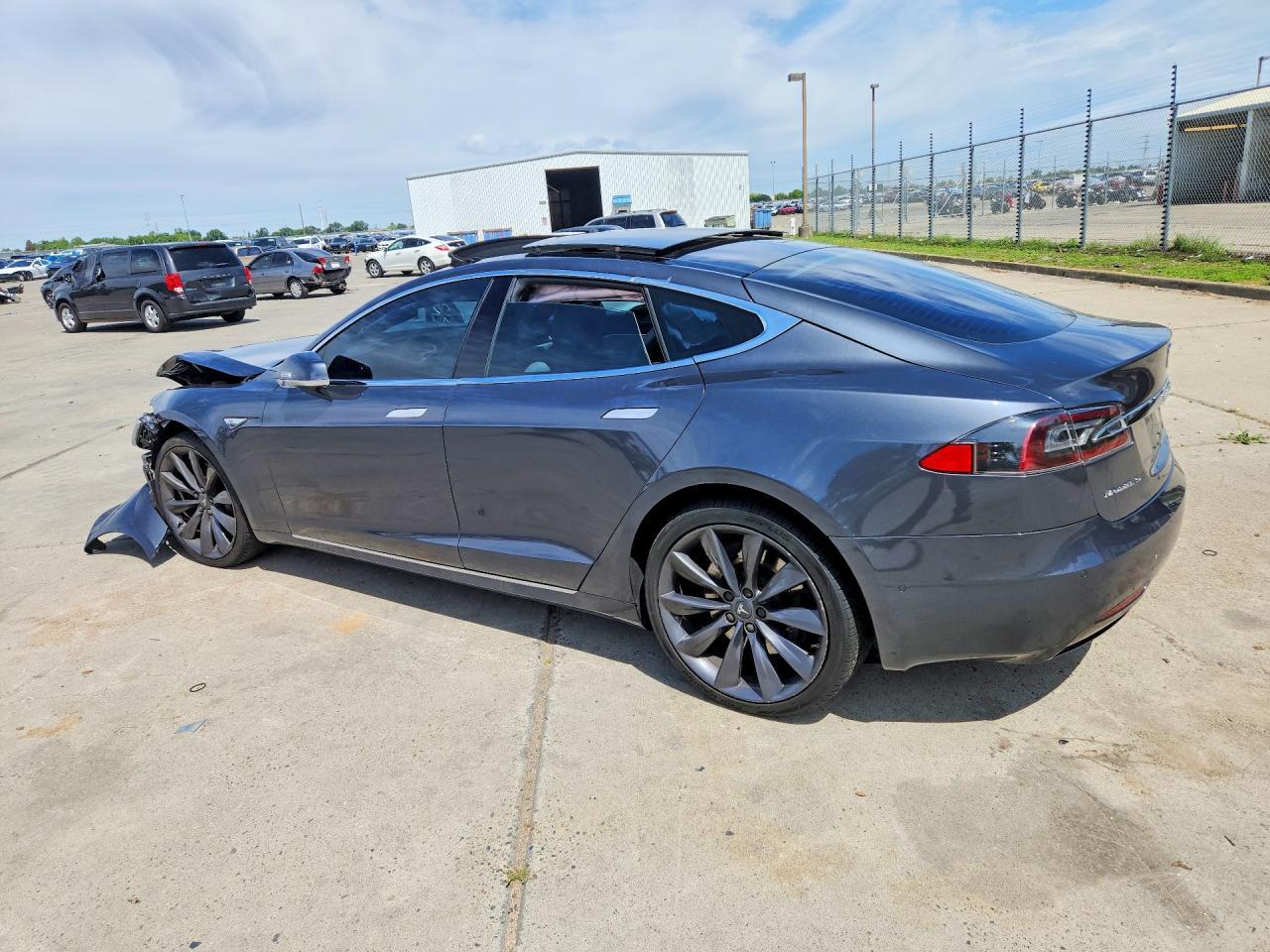2016 Tesla Model S - Фото 2
