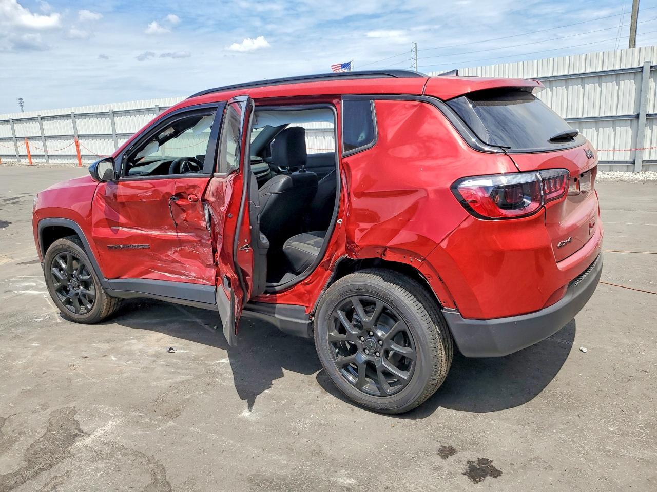 2026 Jeep Compass Latitude - Фото 2