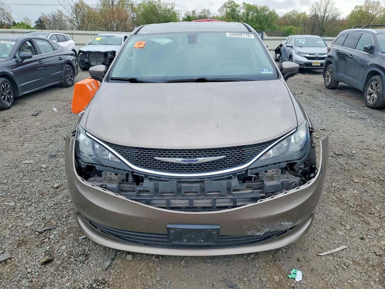 2017 Chrysler Pacifica Touring - Image 5