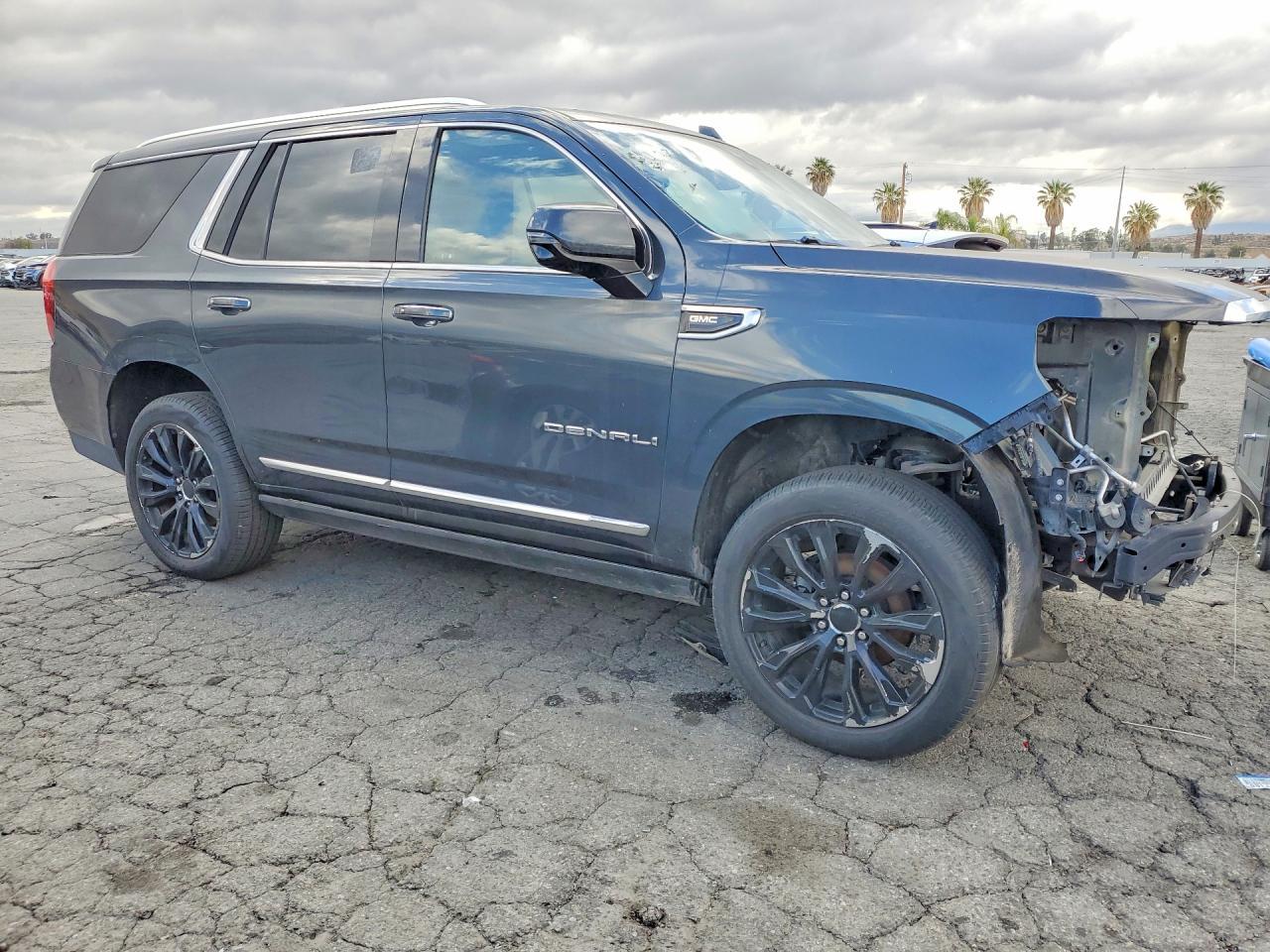 2022 GMC Yukon Denali - Image 4