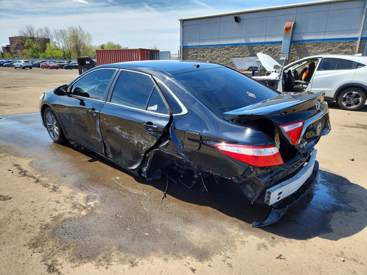 2016 Toyota Camry Se - Фото 2