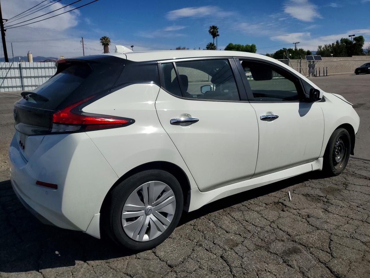 2025 Nissan Leaf S - Image 3