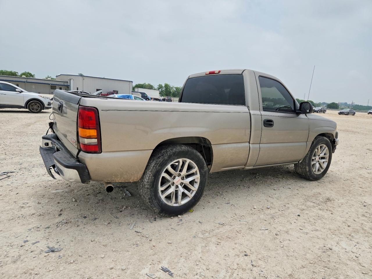 2003 GMC New Sierra C1500 - Фото 3