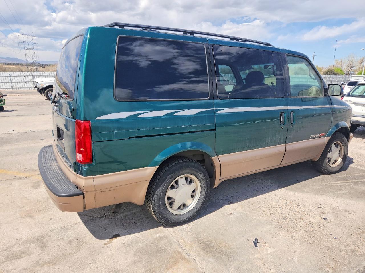 2000 Chevrolet Astro Van Delivery Van - Image 3