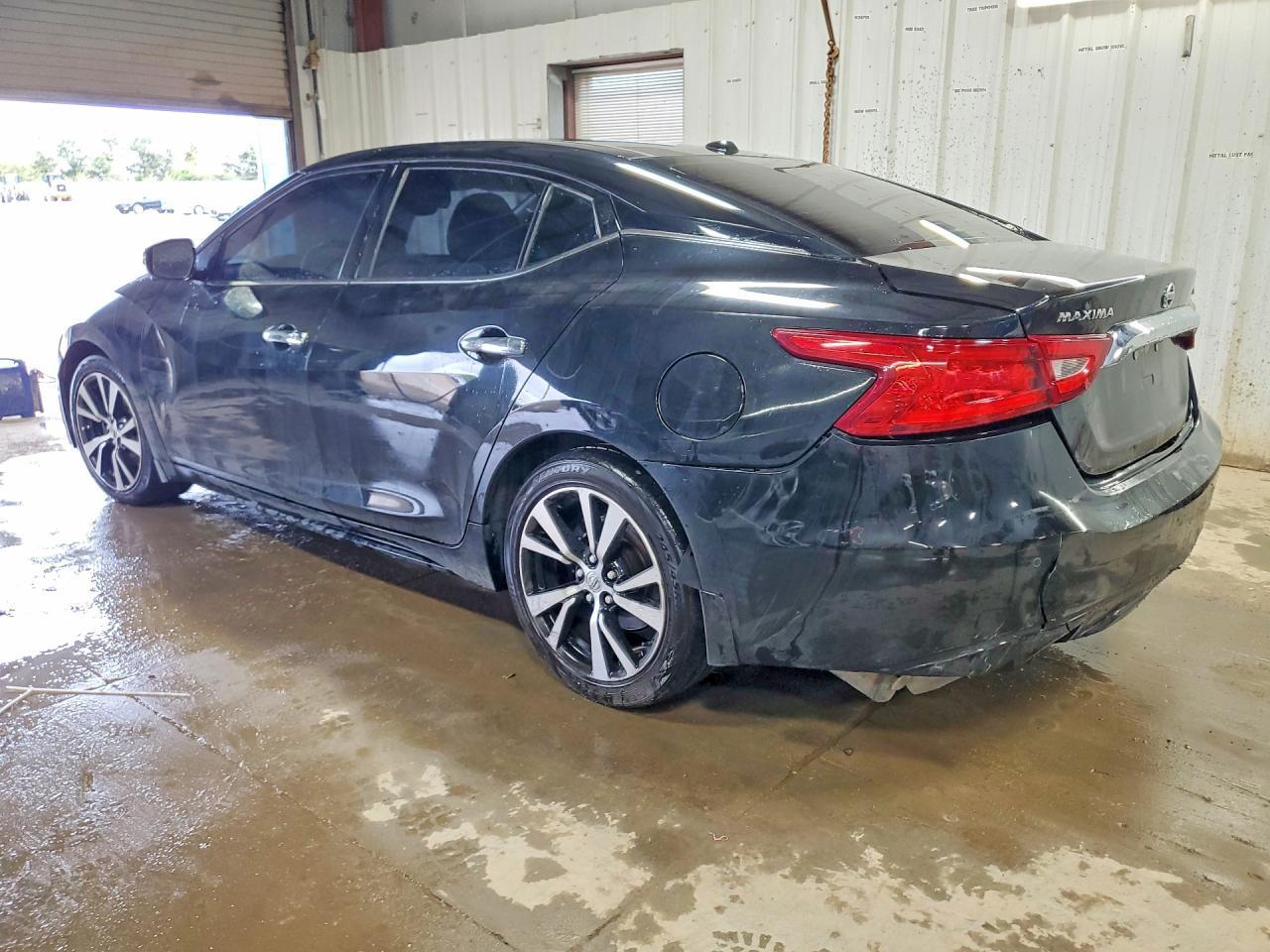 2017 Nissan Maxima Platinum - Image 2