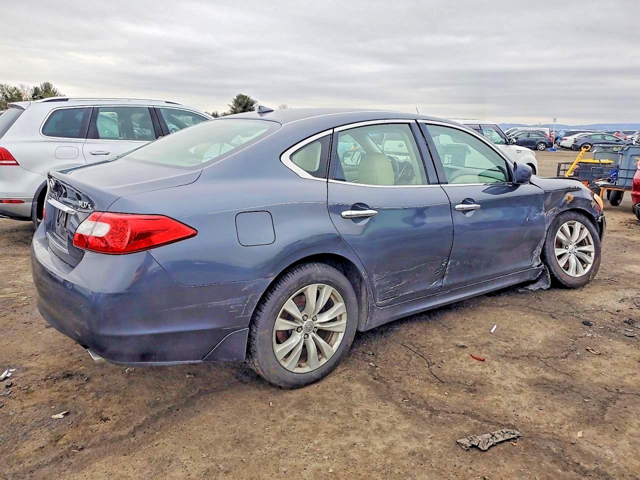 2011 Infiniti M37 X - Image 3