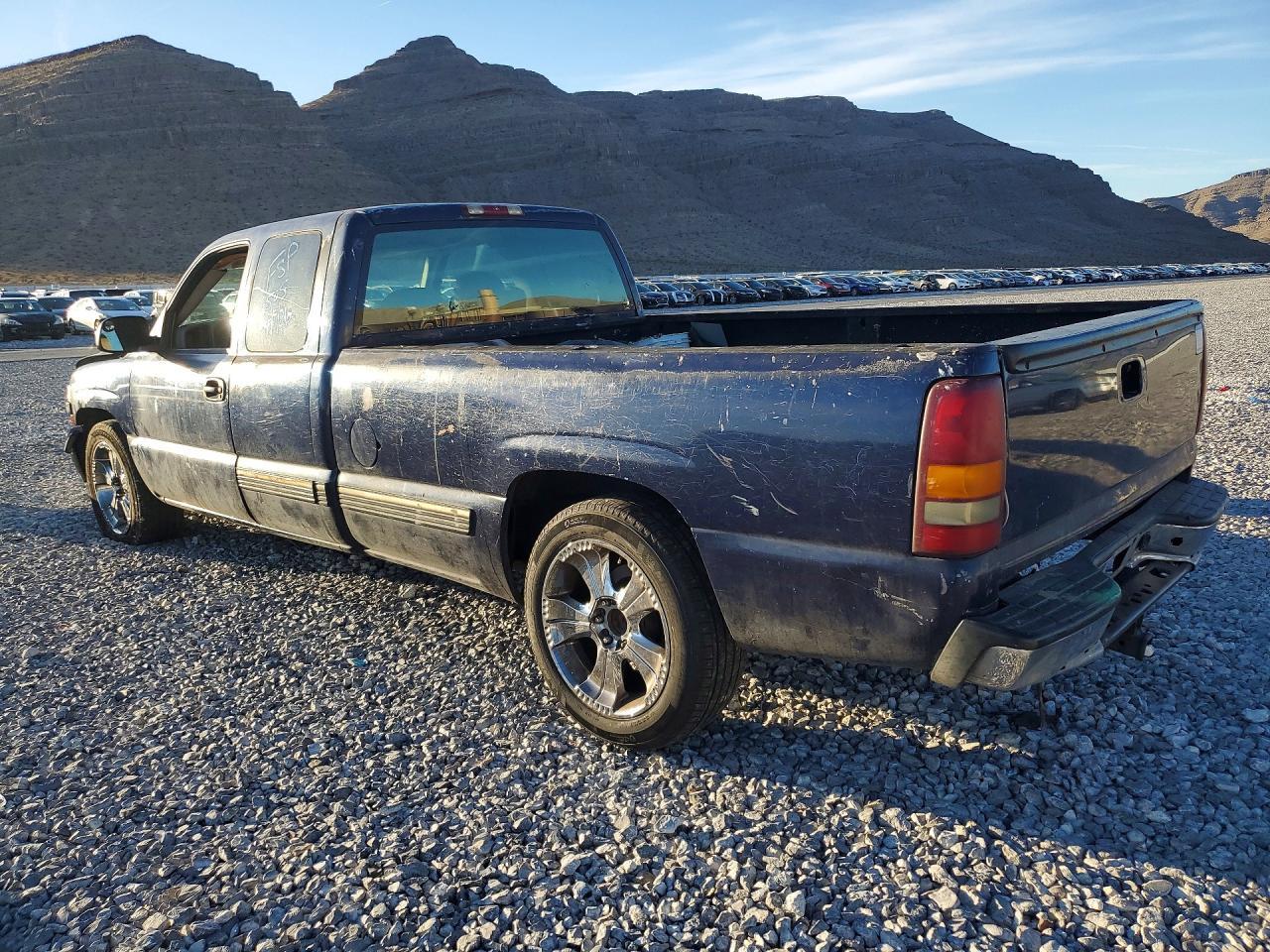2002 Chevrolet Silverado C1500 - Image 2