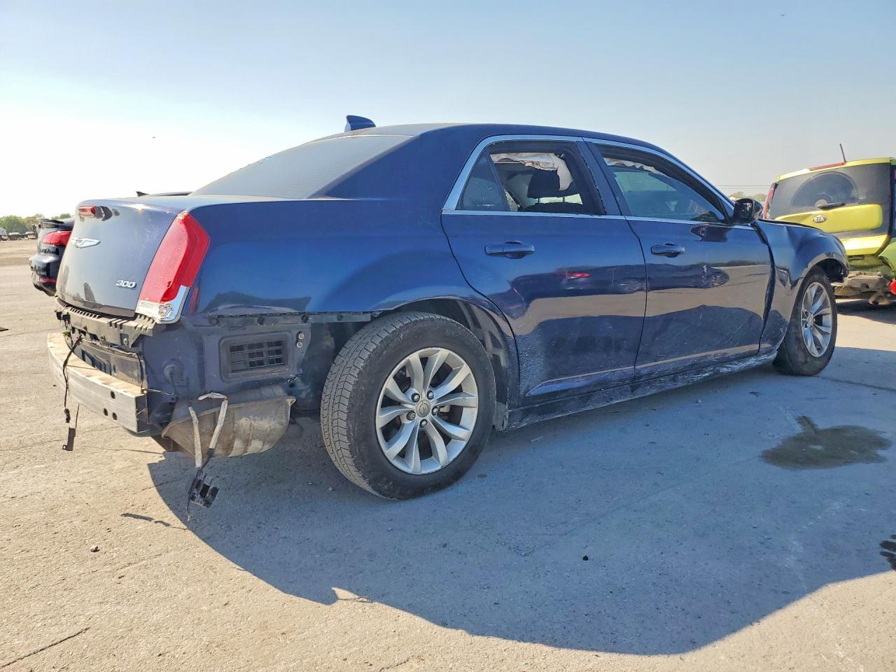 2015 Chrysler 300 Limited - Фото 3