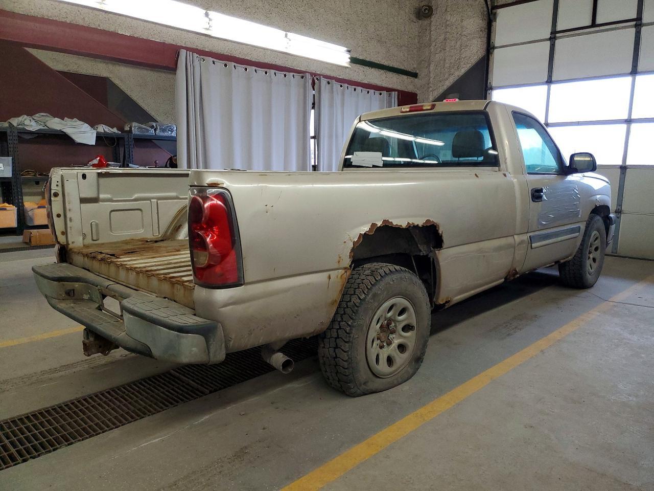 2005 Chevrolet Silverado C1500 - Фото 3