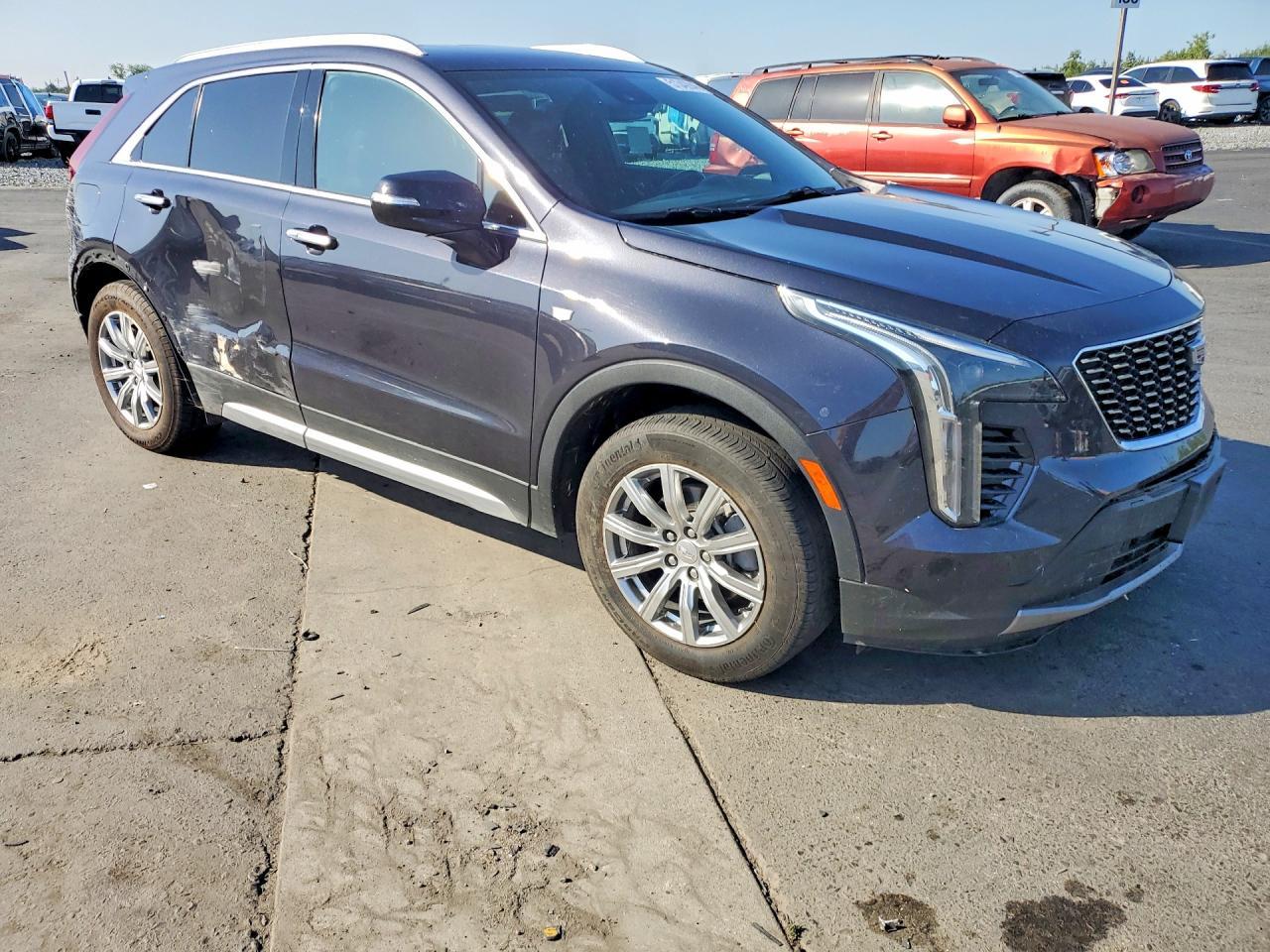 2023 Cadillac Xt4 Premium Luxury - Image 4