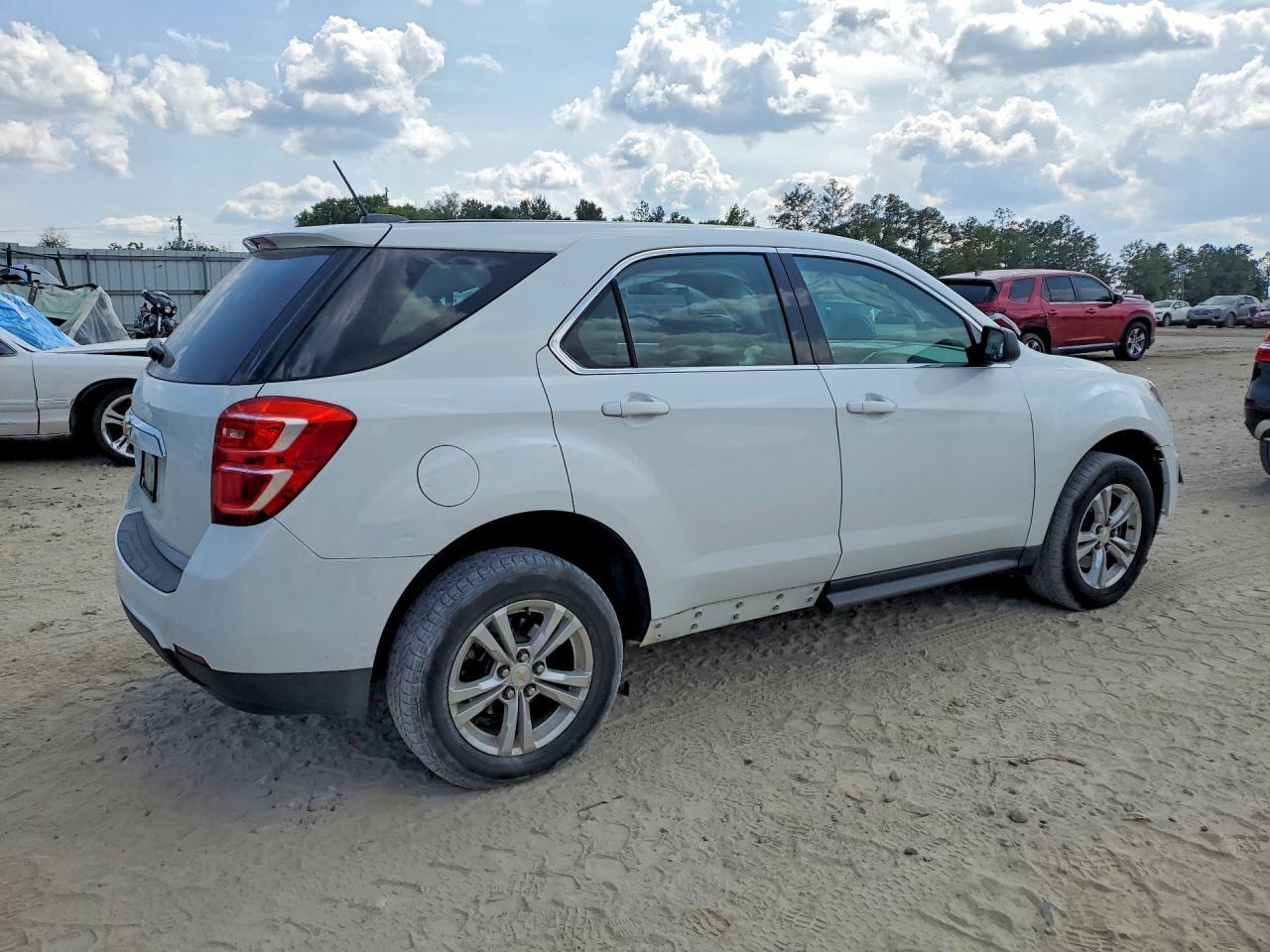 2017 Chevrolet Equinox Ls - Image 3