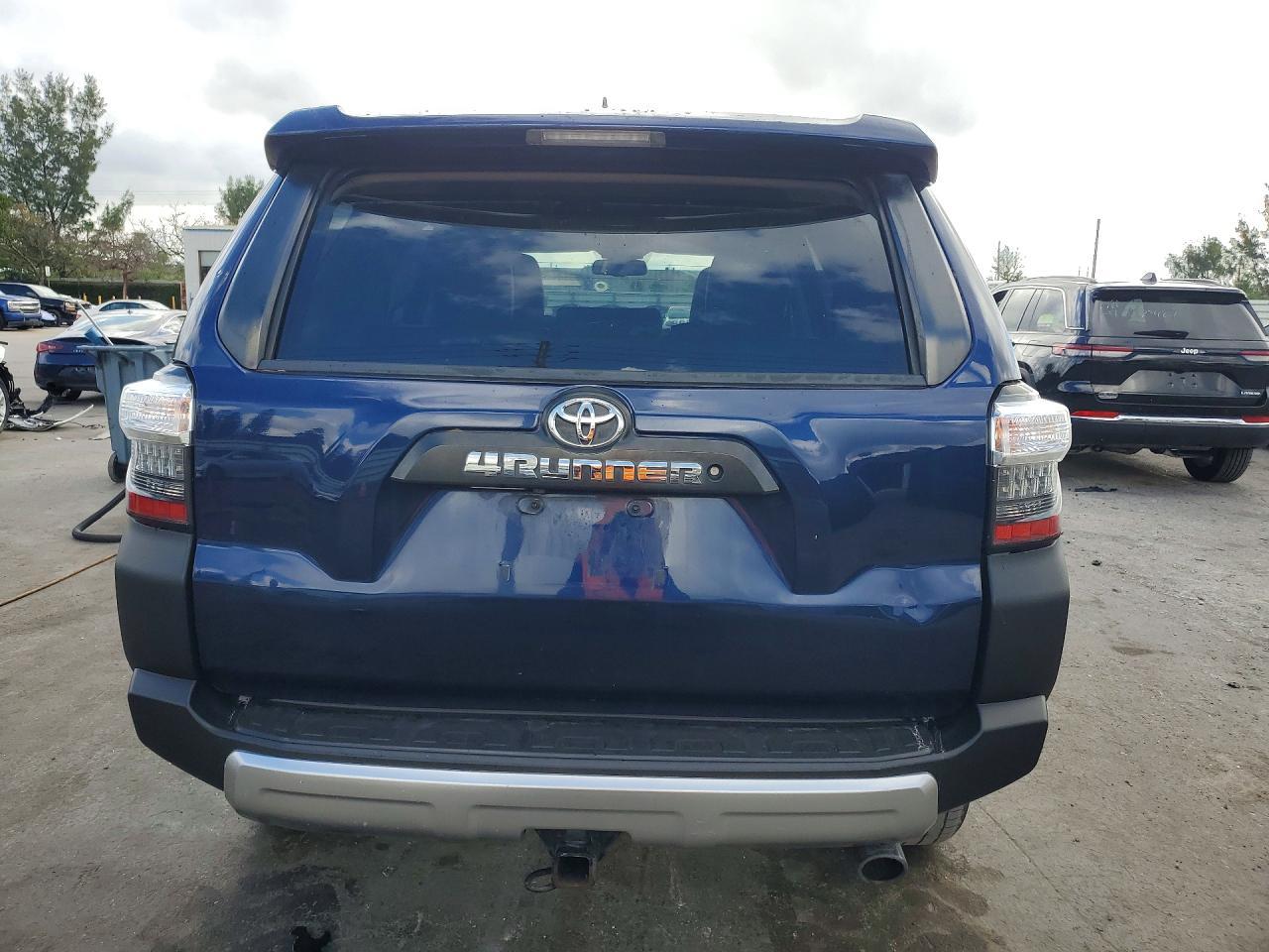 2018 Toyota 4Runner Trd Off-Road Premium - Image 6